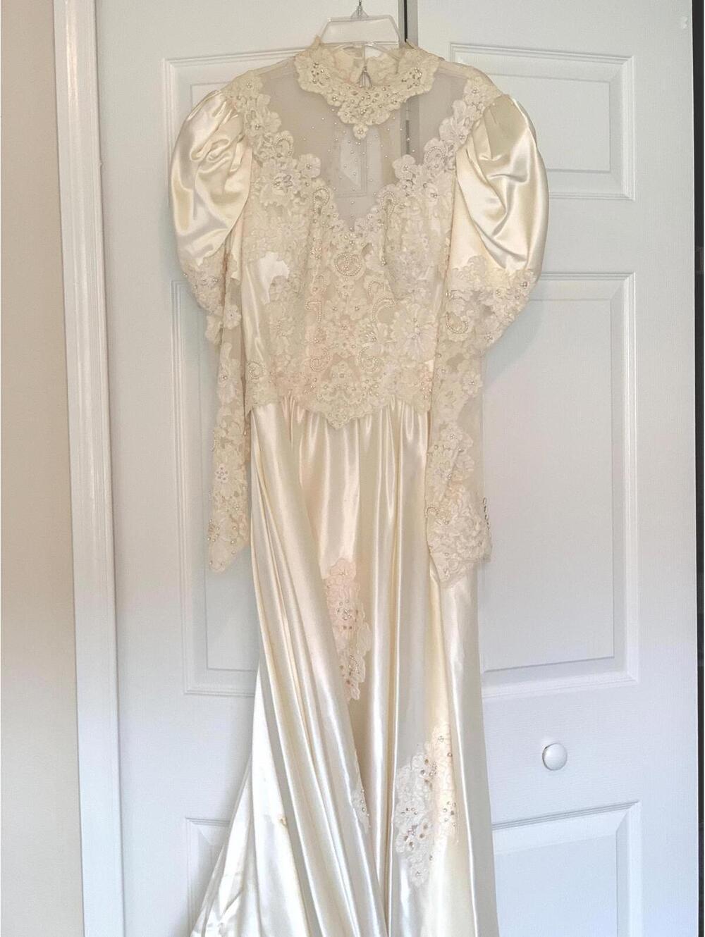 Satin Lace Wedding Dress Beaded Boho Bridal Gown w/ Train Size 10 Vintage 1980s